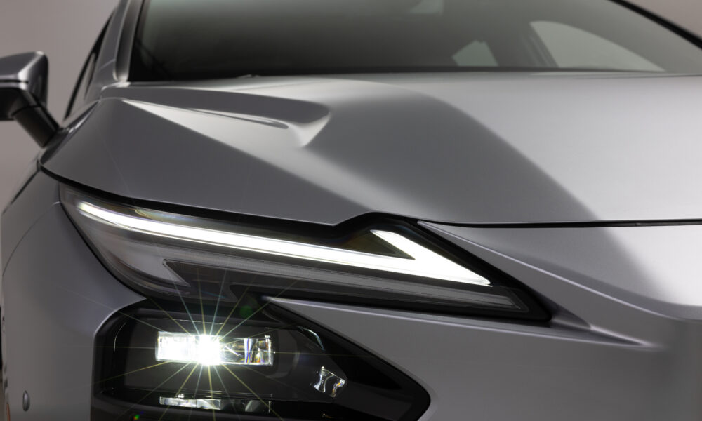 Lexus ES official image 10