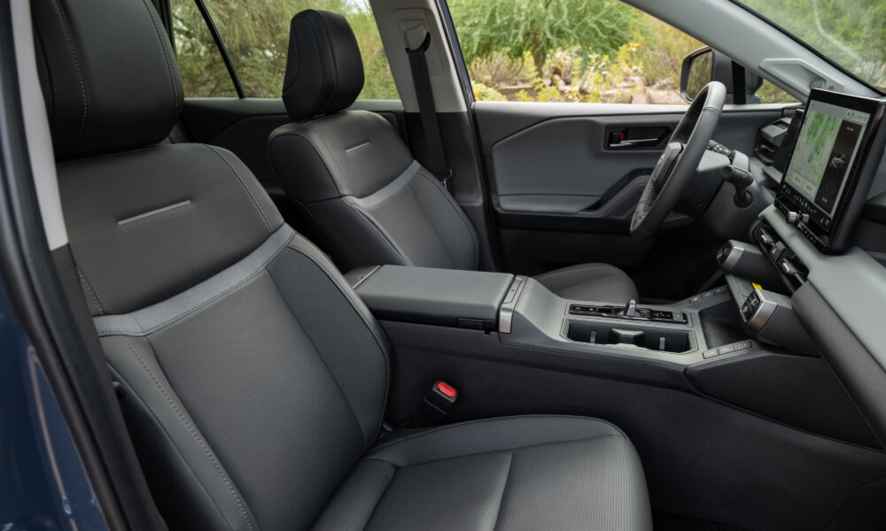 Toyota RAV4 official image 12